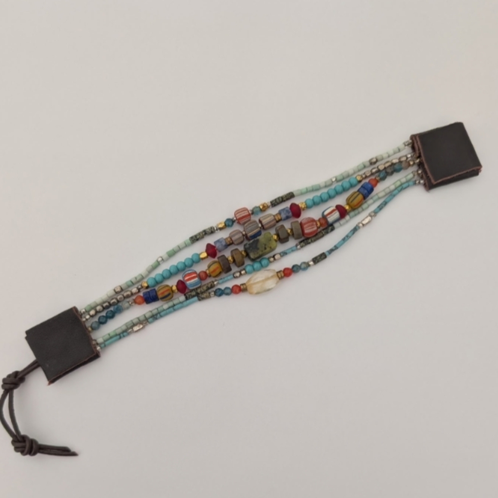 Johnny Was Multicolor Beaded And Leather Bracelet With Button Closure - Picture 2 of 7